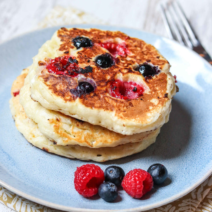 Fluffy Berry Pancakes